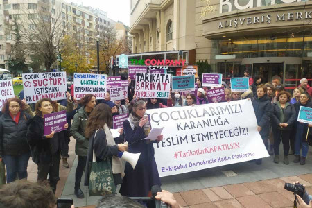 Kadınlar çocuk istismarına karşı sokakta: Çocuk istismarı suçtur, aklatmayacağız