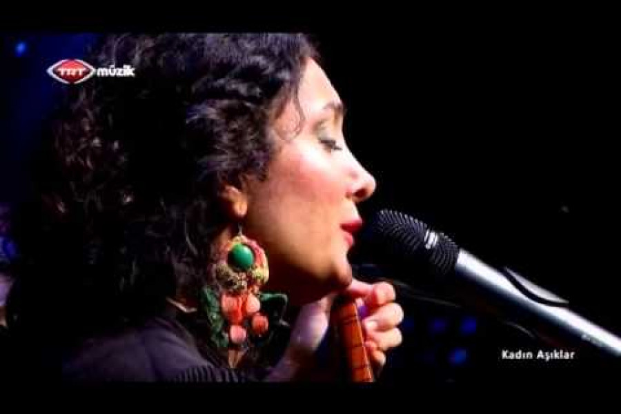 GÜNÜN ŞARKISI: Kanadım değdi sevdaya