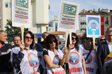 ‘Performans sistemi kadınların kazanılmış haklarına saldırıdır’