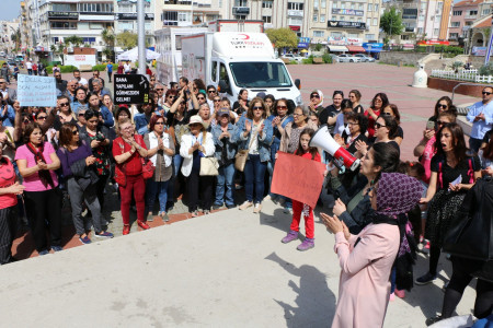 Aliağalı kadınlardan çocuk istismarına tepki