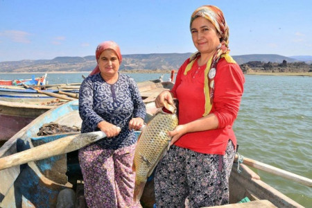 GÜNÜN GÜZELLERİ: Manisa’nın balıkçı kadınları