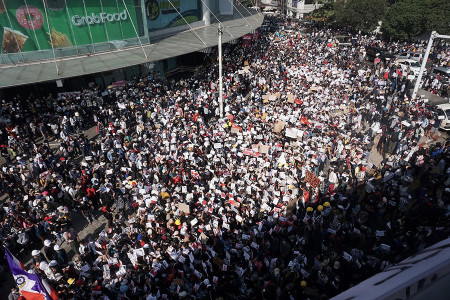 Myanmar’da darbeye direnen kadınlar: Vazgeçmeyeceğiz