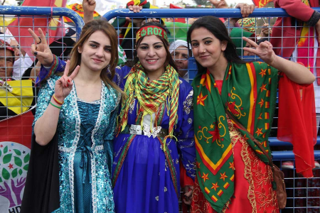 Bu yıl da Newroz barış ve özgürlük olsun, halklara kutlu olsun!