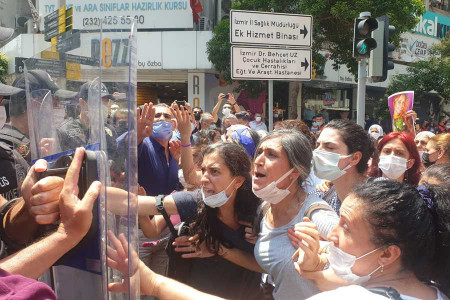 Polis, Deniz Poyraz için oturma eylemi yapan HDP’li kadınlara biber gazı sıktı