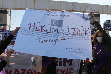 Kadın cinayetleri artıyor, haklar hedefte