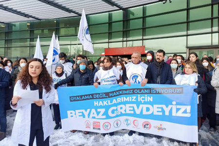 Sağlık emekçileri g(ö)revde: Gitmiyoruz, hakkımızı istiyoruz!