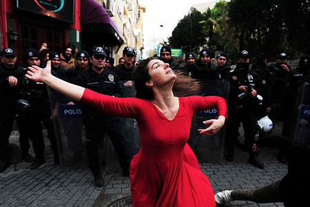 GÜNÜN FOTOĞRAFLARI: Korkusuz kadınlar