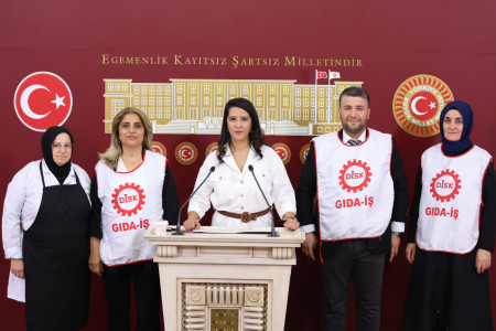 Sevda Karaca Meclis kürsüsünü işçilere bıraktı: 'Patates-soğan değiliz, işçiyiz'