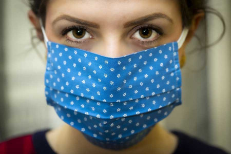 Kovid hastası bir hemşire: Sağlık sistemi bizi koruyamıyor