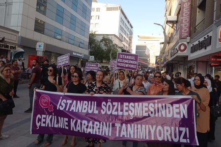 Kadınlar Danıştay'ın İstanbul Sözleşmesi kararına karşı sokakta