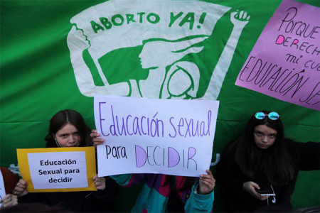 Şili’de kürtaj hakkı eyleminde üç kadın bıçaklandı