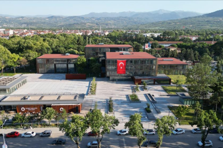 İnegöl Belediyesinde doğum izninde olan kadın mimar işten çıkarıldı