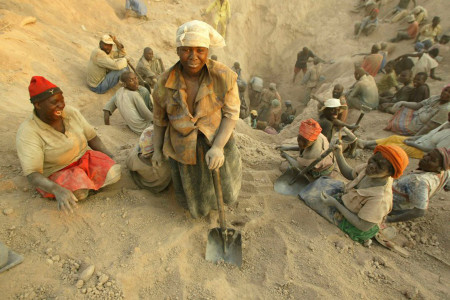 GÜNÜN DİKKATİ: Güney Afrika’da elmas madenlerinin kararttığı yaşamlar