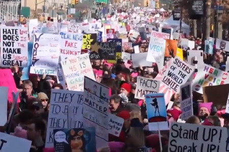 ABD’de yüz binlerce kadından Trump protestosu