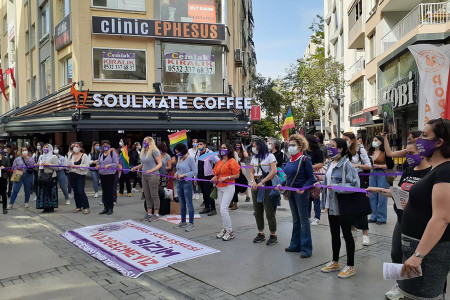 İstanbul Sözleşmesi için nöbette olan kadınlar: Haklarımızdan vazgeçmiyoruz
