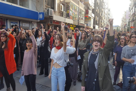 İzmir’de #LasTesis protestosuna katılanlara gözdağı: 25 kadın ifadeye çağrıldı