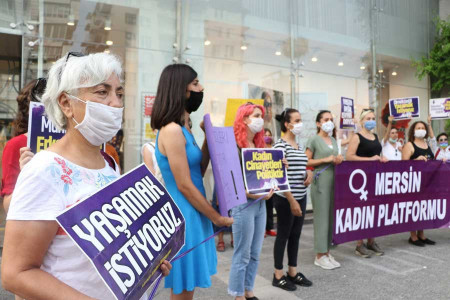 Mor Çatı: Kadınlar şiddetle birlikte kurumlarla da mücadele etmek zorunda kalıyor