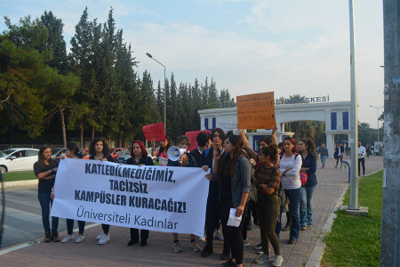 Ege Üniversitesinde kadınlar tacize ses vermeye çağırıyor