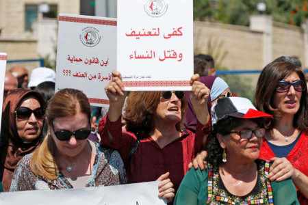 Filistin'de kadınlar cinayetlere karşı ayakta!