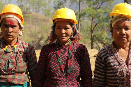 Nepal’de 111 bin inşaat işçisi kadın eşit ücret için örgütleniyor