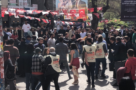 Seçim çalışması yürüten SEP'li kadınlara sert polis müdahalesi