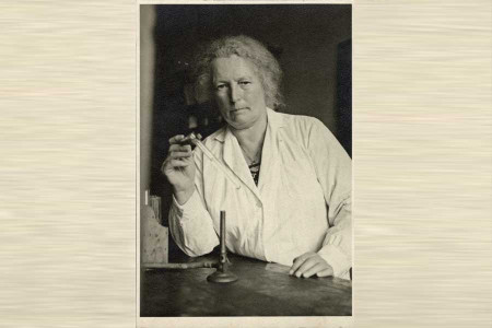 16 Aralık 1878: Bilim İnsanı, barış hakları savunucusu Gertrud Woker doğdu