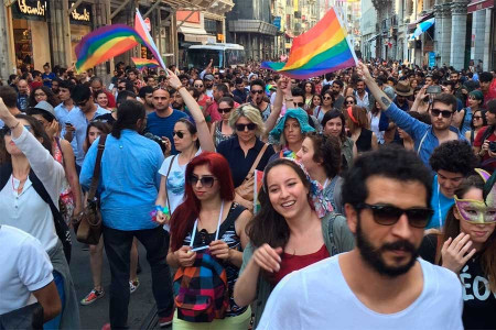 GÜNÜN DİKKATİ: LGBTİ+’lar iş hayatlarında cinsel kimliklerini gizlemek zorunda kalıyor