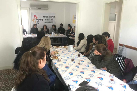 İzmir Narlıdere'de kadınlar buluştu, haklarını konuştu