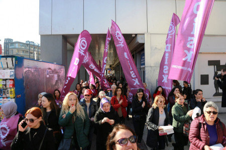 Kadıköy Belediyesi’nde çalışan DİSK’li kadınlar taleplerini dile getirdi