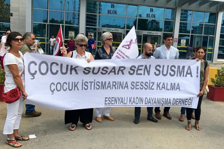 ‘Çocuk istismarına sessiz kalmıyoruz’