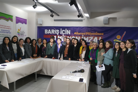 Kadınlardan "Barış için 1 milyon imza" kampanyasına destek