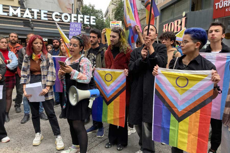 İzmir’deki LGBTİ karşıtı miting protesto edildi