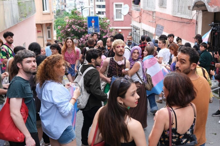 Trans Onur Yürüyüşü'ne polis saldırdı, 1'i çocuk 8 kişi gözaltına alındı