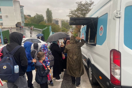 Maltepe'de yedi ilkokulda çocukalara gıda desteği