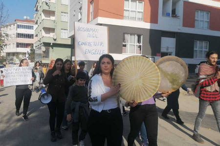 Esenyalı’da kadınlardan erbaneli yürüyüş