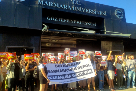 Marmara Üniversitesi öğrencileri, laiklik karşıtı açıklamlar yapan akademisyeni protesto etti