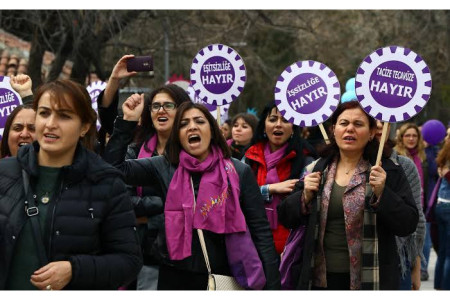 GÜNÜN DİKKATİ: Kadınlar tam zamanlı işlerden dışlanıyor mu?