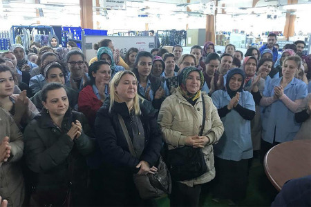 Prettl işçileri üretimi durdurup fabrikaya kapandı