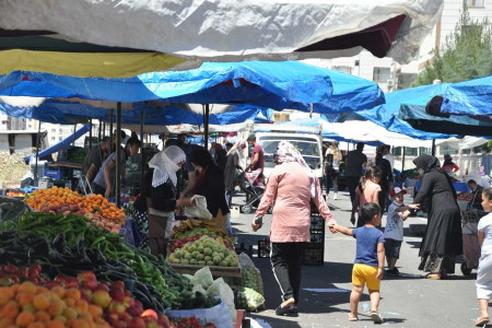 Yenimahalle’de köylü pazarında kadınlar dertli
