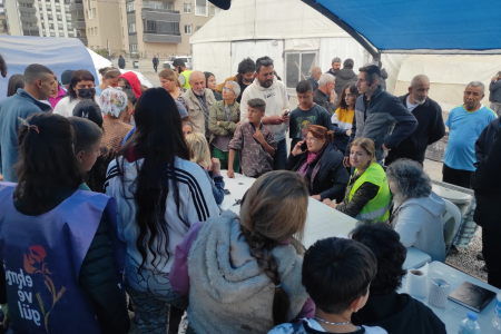 İskenderun’da engelleme girişimi | Kaymakam ‘Spor salonundaki yardım malzemelerini boşaltın’ talimatı verdi