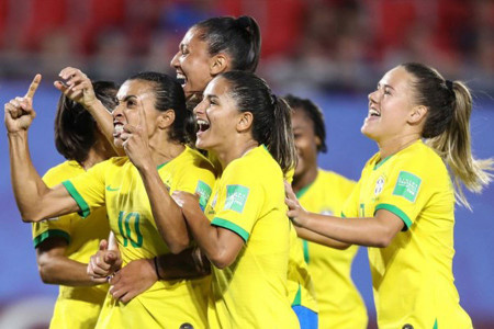GÜNÜN DİKKATİ: Brezilya’da kadın futbolcular erkeklerle aynı ücreti alacak