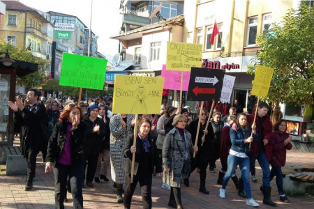 Zonguldak Bağımsız Kadın Platformu çocuk istismarına karşı eylem yaptı