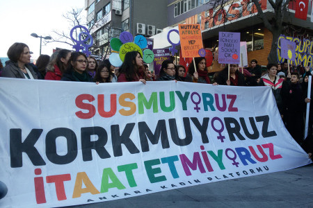 793 kadın çağrı yaptı:  Gözaltındaki yol arkadaşlarımızı serbest bırakın