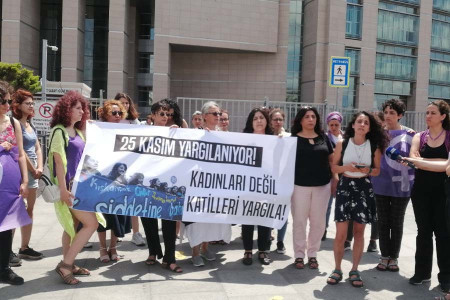 Katillere haksız tahrik indirimi, şiddete karşı çıkan kadınlara dava: 25 Kasım yürüyüşüne katılan kadınlar yargılanıyor