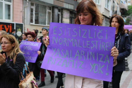 İzmir Barosu: Dün İstanbul Sözleşmesi, bugün Medeni Kanun, yarın ne olacak?