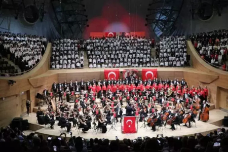 Saray'daki konserde kıyafetlere müdahale iddiası