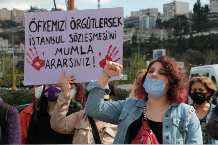 DİSK’ten İstanbul Sözleşmesi açıklaması: Yaşam hakkımıza sahip çıkıyoruz!