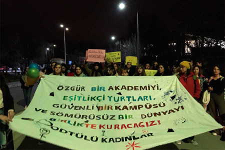 ODTÜ’de kadınlar 8 Mart gece yürüyüşünde buluştu