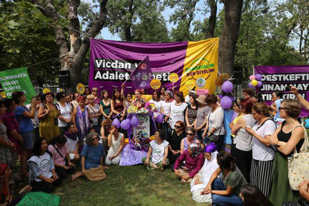 GÜNÜN ÇAĞRISI: Kadınlar ‘Vicdan ve Adalet Nöbeti’nde