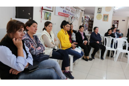 Esenyalı’da kadınlar ‘Politik Süreçlere Katılım Çalıştayı’ düzenledi
